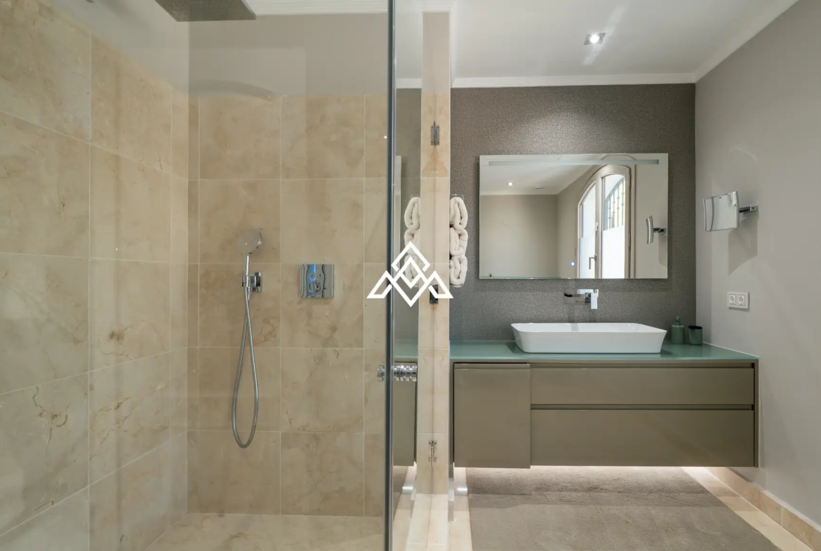 Golf Villa Los Flamingos – Contemporary Frontline Golf Home
