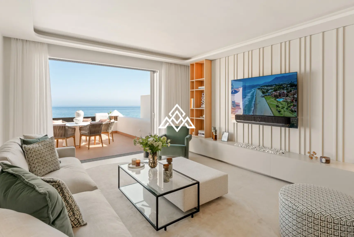 Frontline Beach Apartment Estepona – Large Terrace with Sea Views