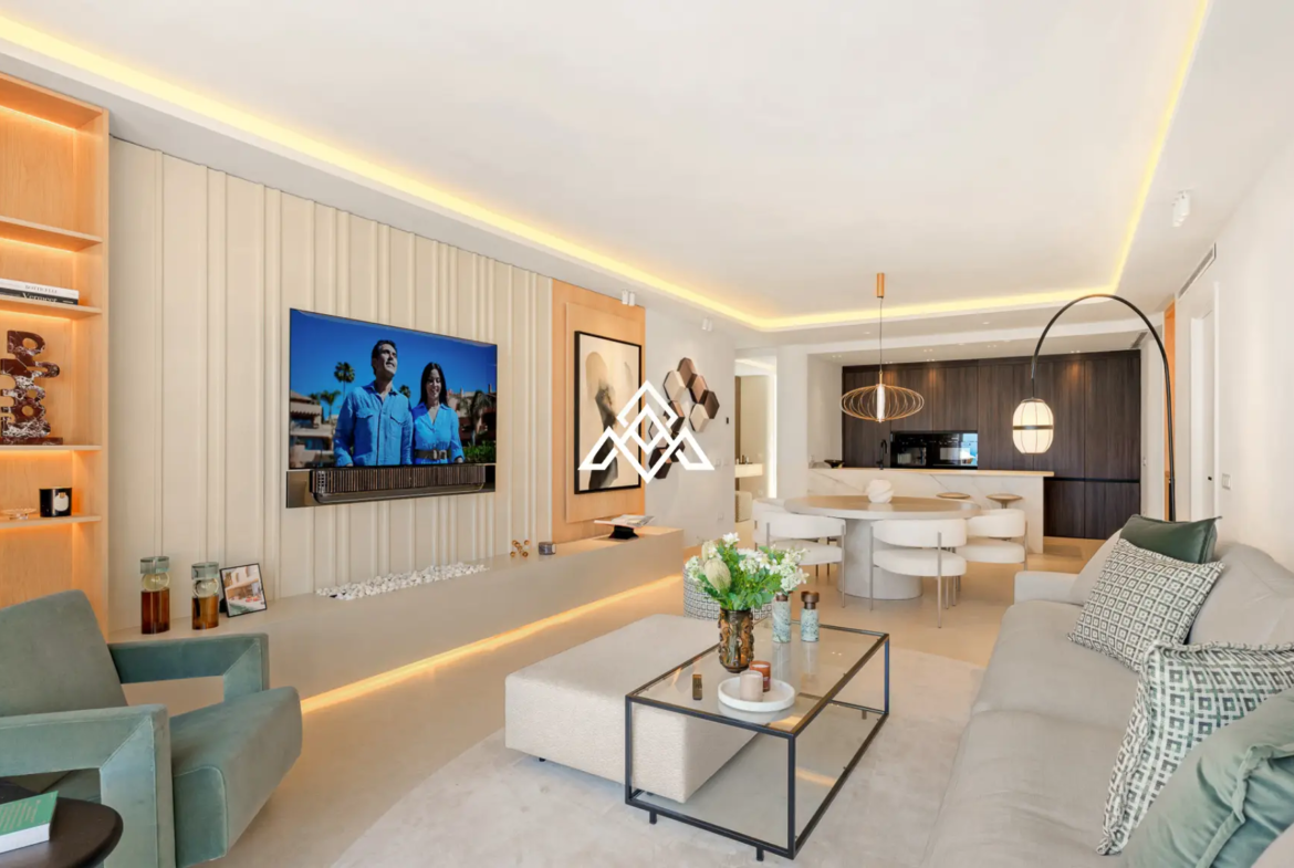 Frontline Beach Apartment Estepona – Large Terrace with Sea Views