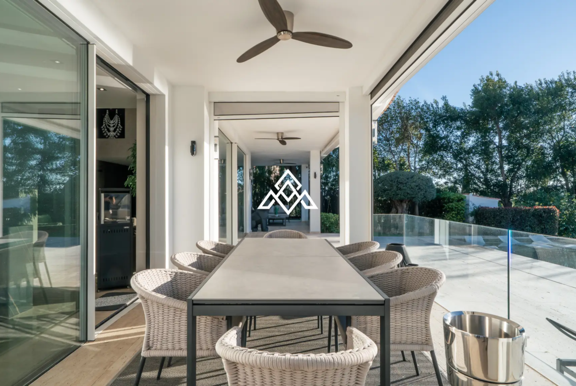 Golf Villa Los Flamingos – Contemporary Frontline Golf Home