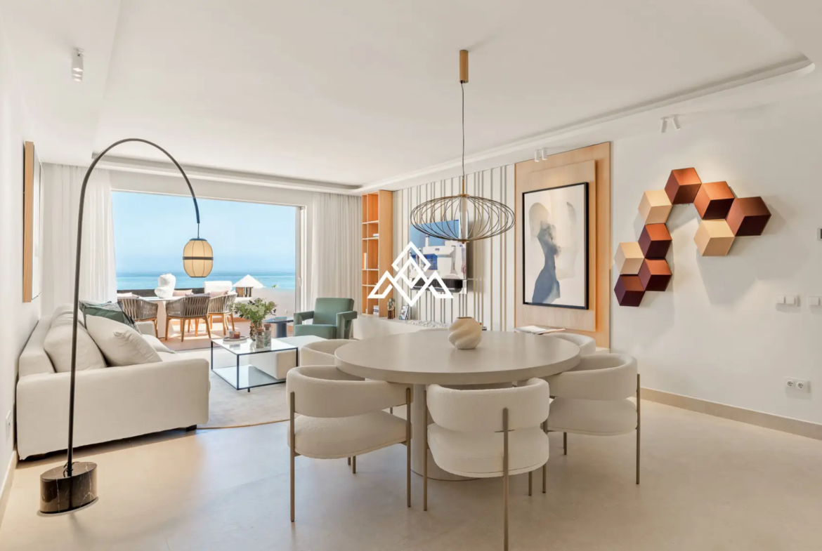 Frontline Beach Apartment Estepona – Large Terrace with Sea Views
