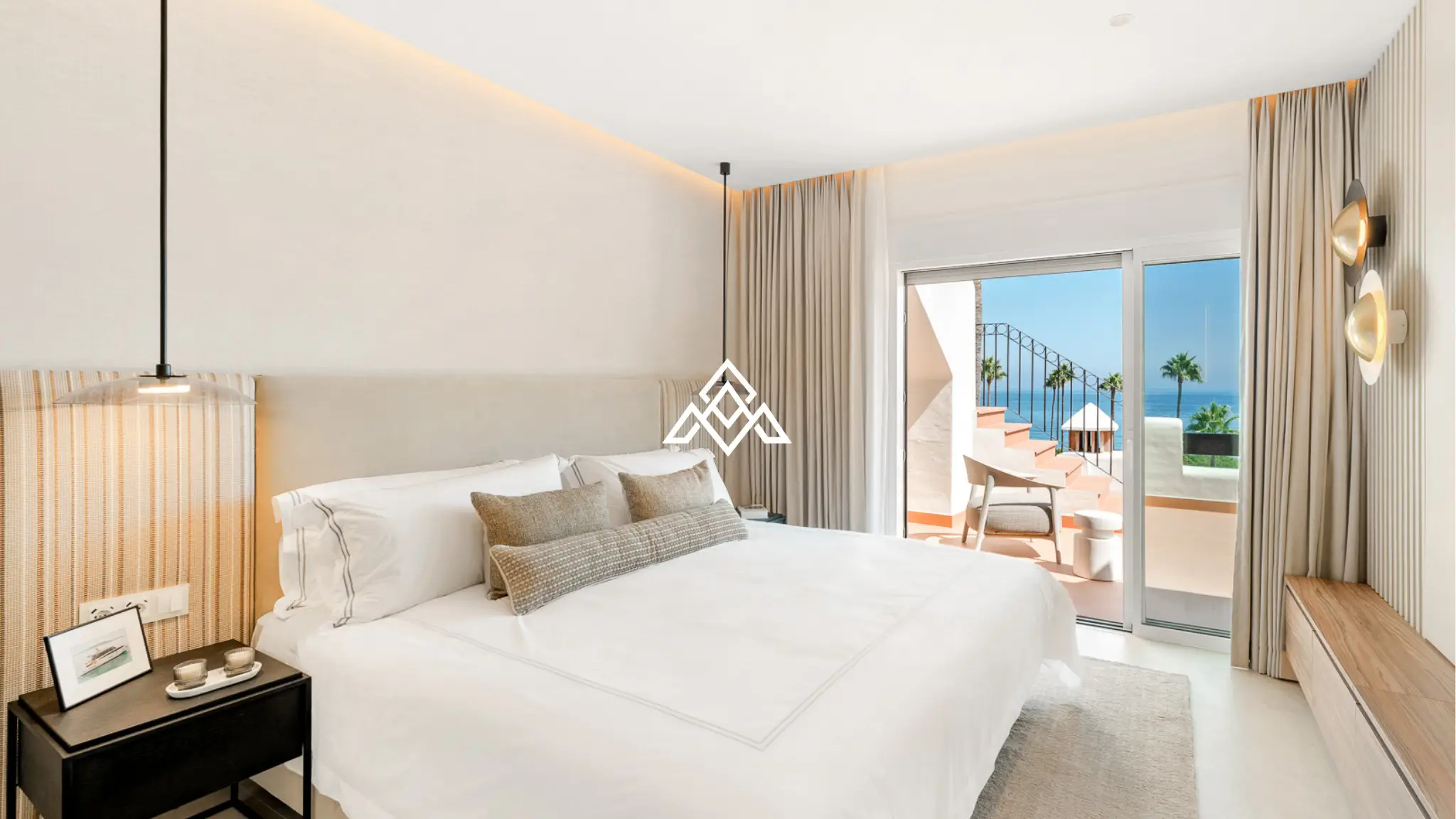 Frontline Beach Apartment Estepona – Large Terrace with Sea Views