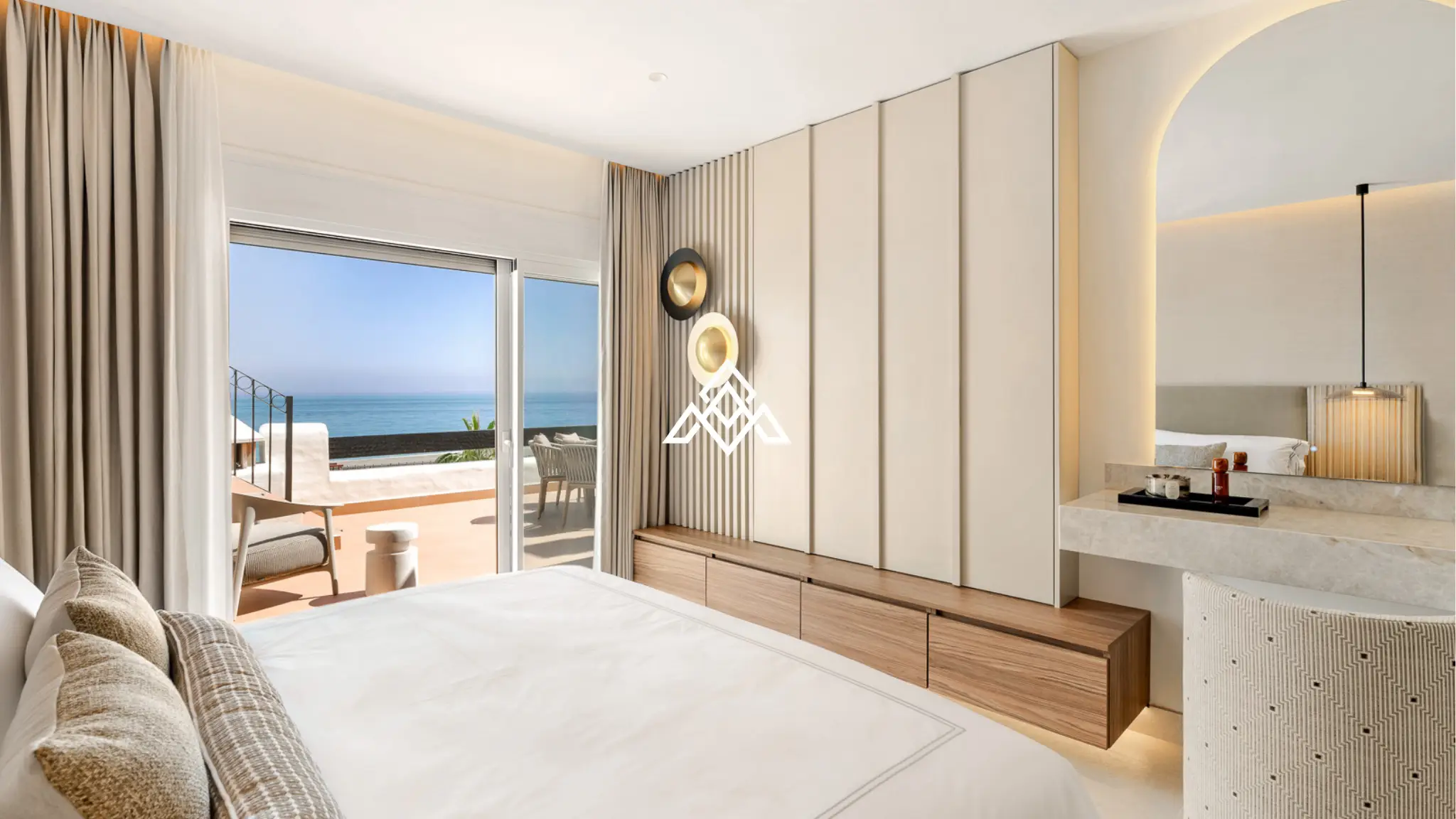 Frontline Beach Apartment Estepona – Large Terrace with Sea Views