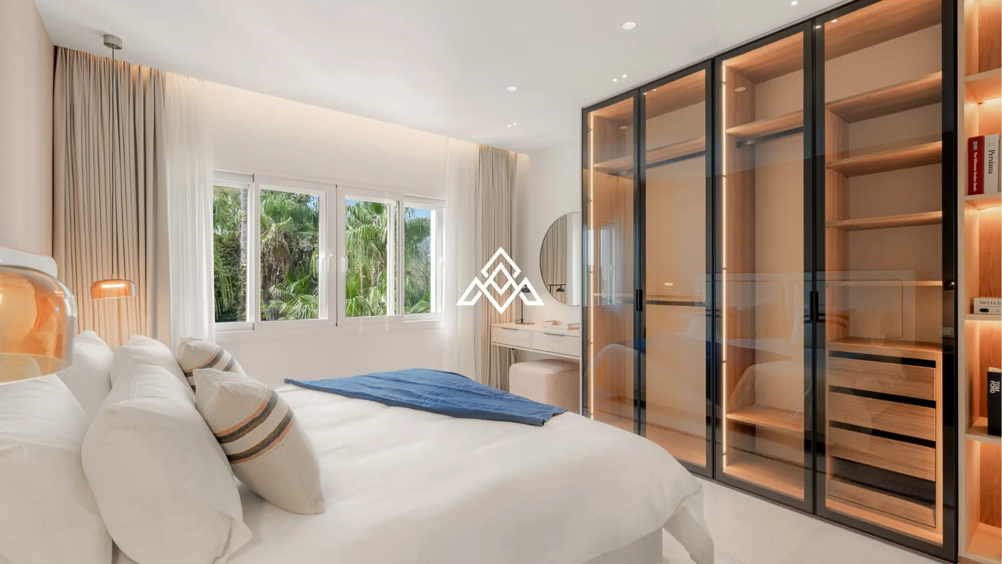 Frontline Beach Apartment Estepona – Large Terrace with Sea Views