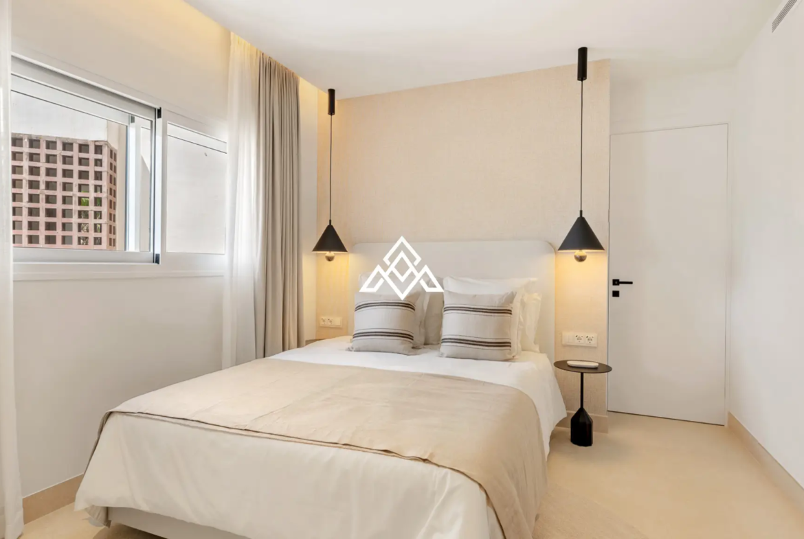 Frontline Beach Apartment Estepona – Large Terrace with Sea Views