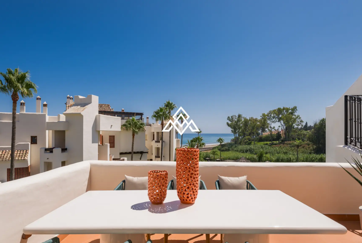 Beachfront Penthouse Bahia – Rooftop Terrace with Mediterranean Views