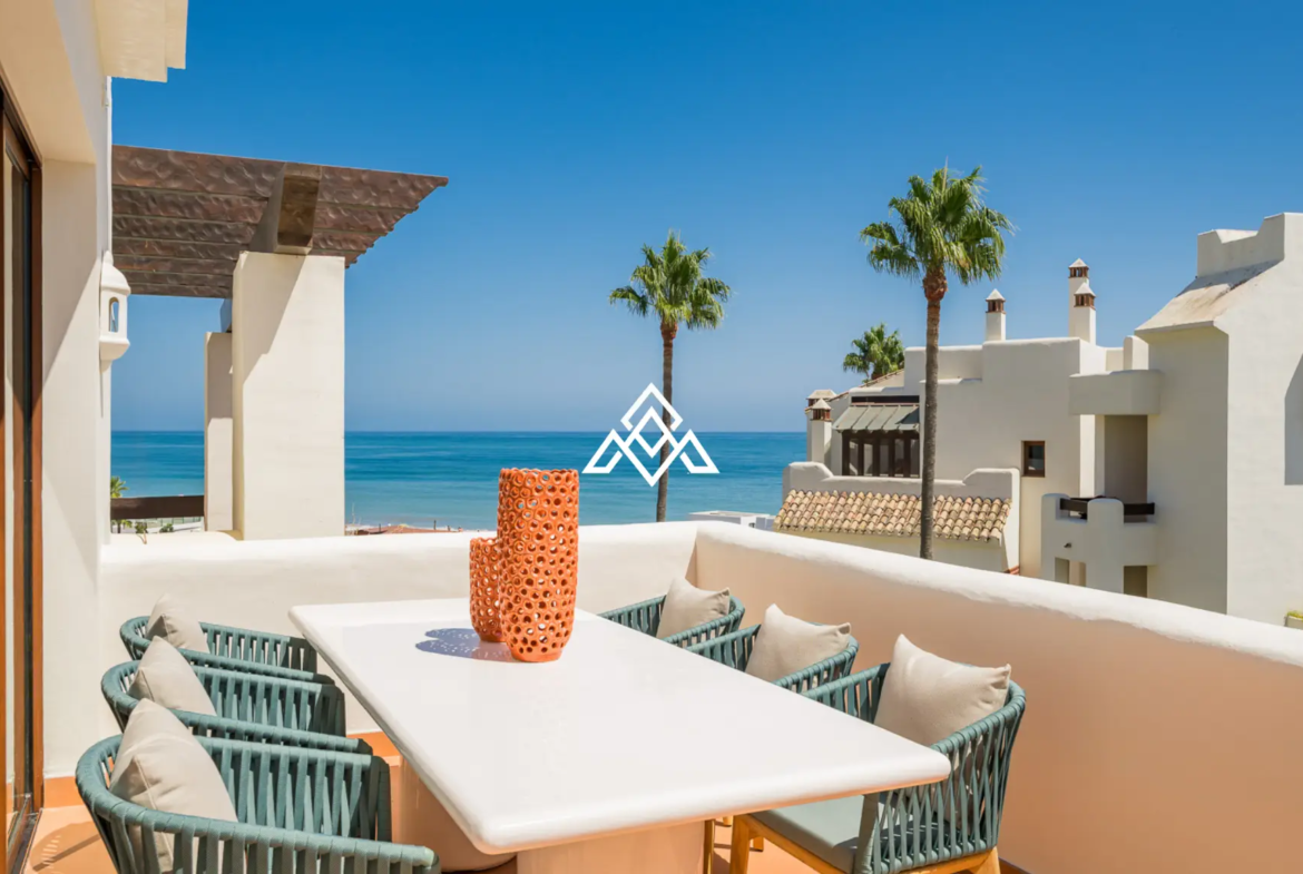 Beachfront Penthouse Bahia – Rooftop Terrace with Mediterranean Views