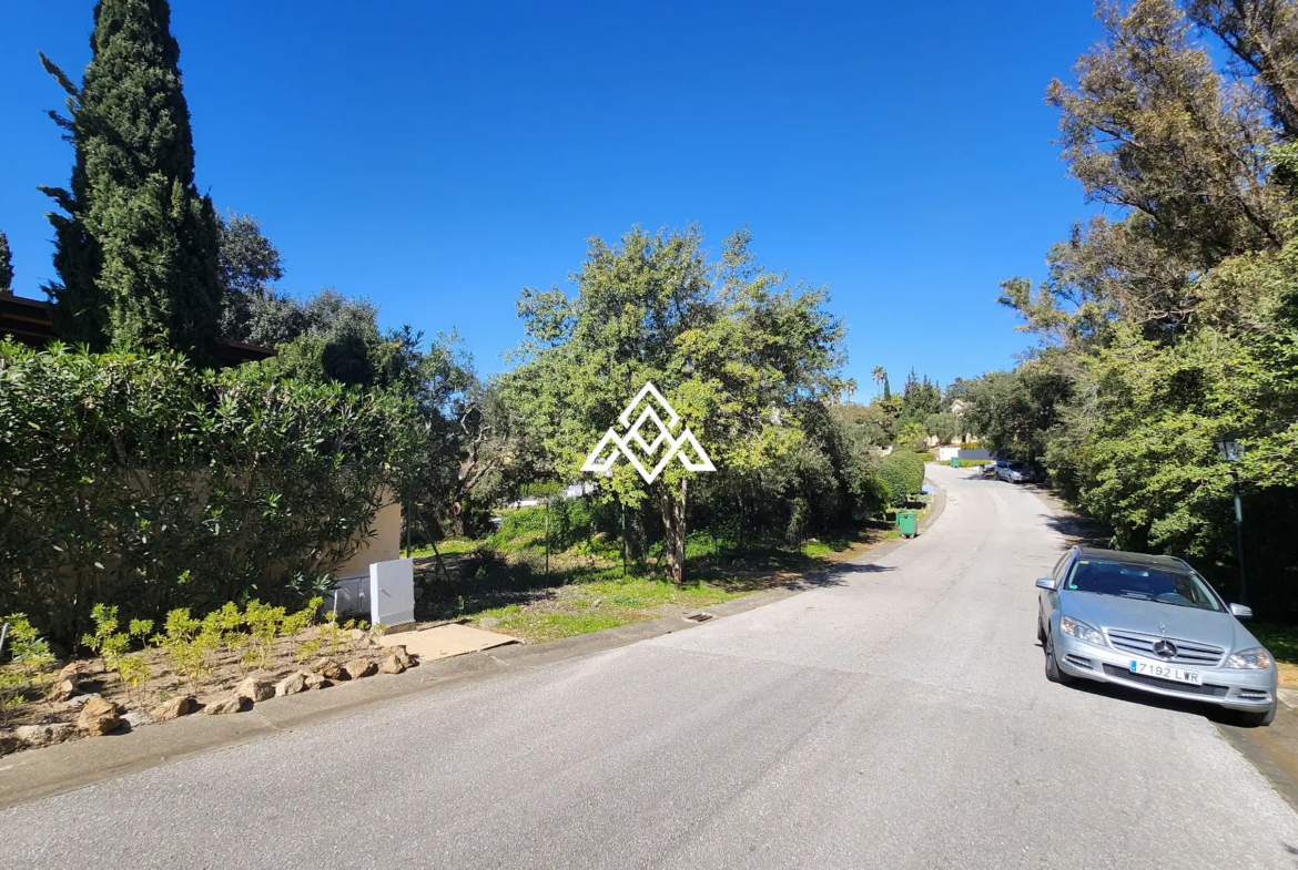 Urban Plot Sotogrande – Flat 1,030 m² Plot in Sotogrande Alto