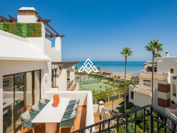 Beachfront Penthouse Bahia – Rooftop Terrace with Mediterranean Views