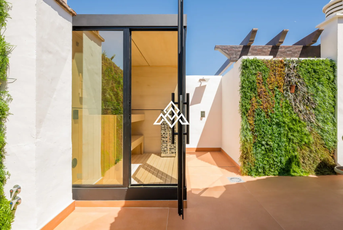 Beachfront Penthouse Bahia – Rooftop Terrace with Mediterranean Views