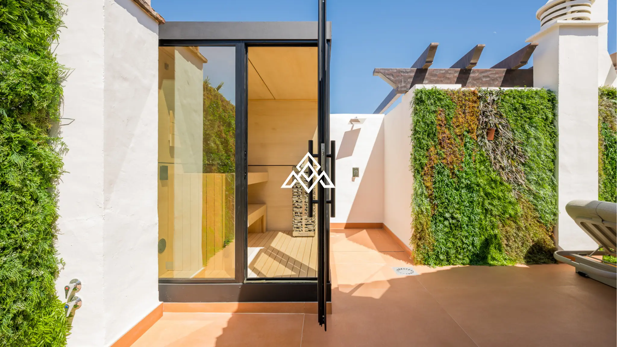 Beachfront Penthouse Bahia – Rooftop Terrace with Mediterranean Views
