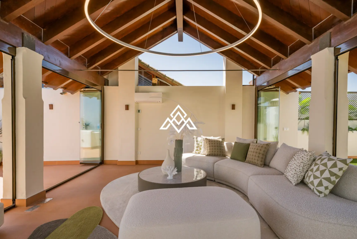Beachfront Penthouse Bahia – Rooftop Terrace with Mediterranean Views