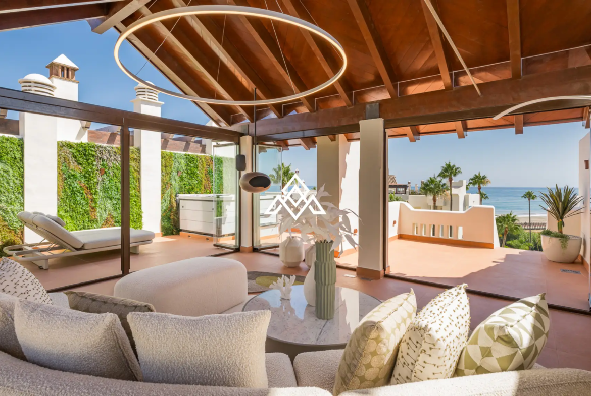 Beachfront Penthouse Bahia – Rooftop Terrace with Mediterranean Views