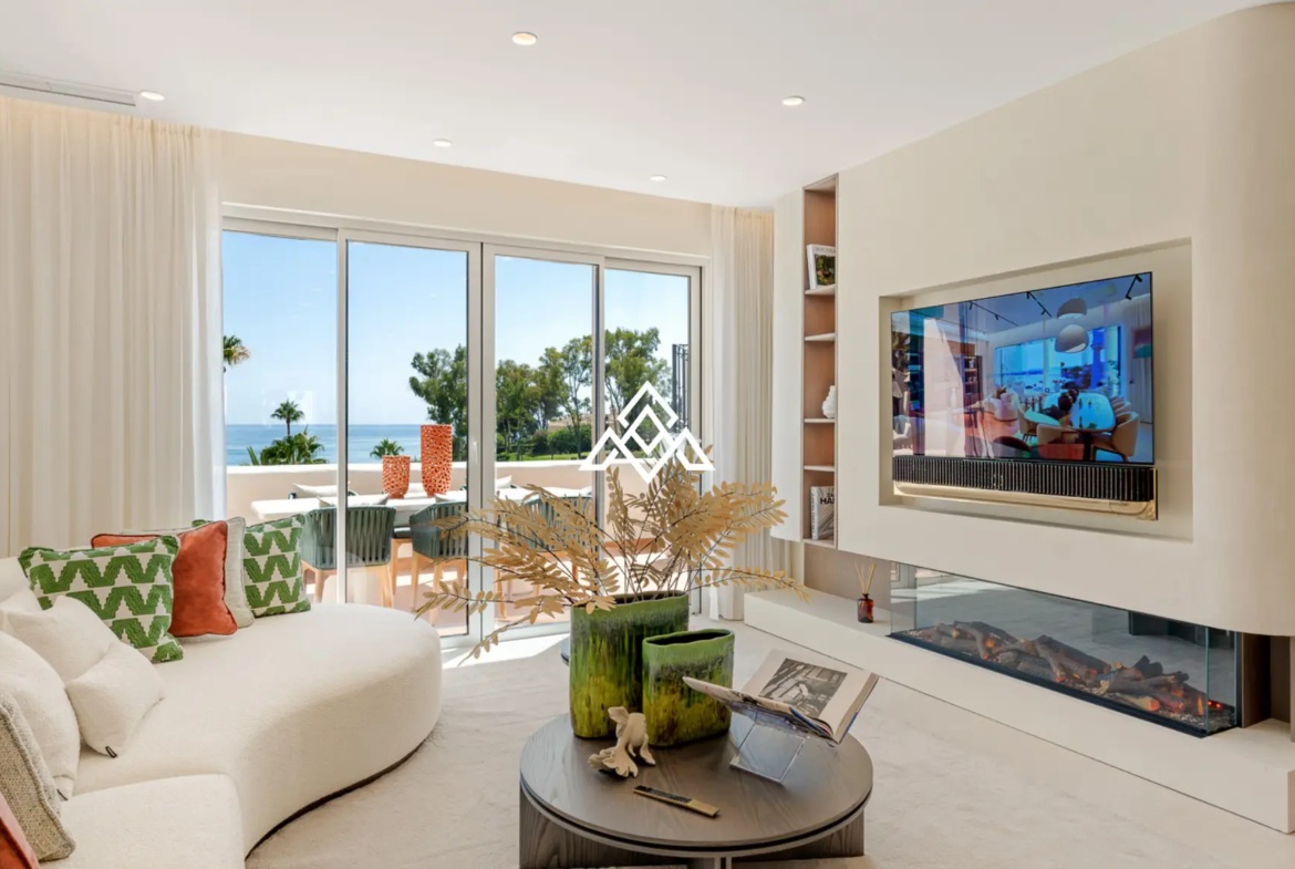 Beachfront Penthouse Bahia – Rooftop Terrace with Mediterranean Views