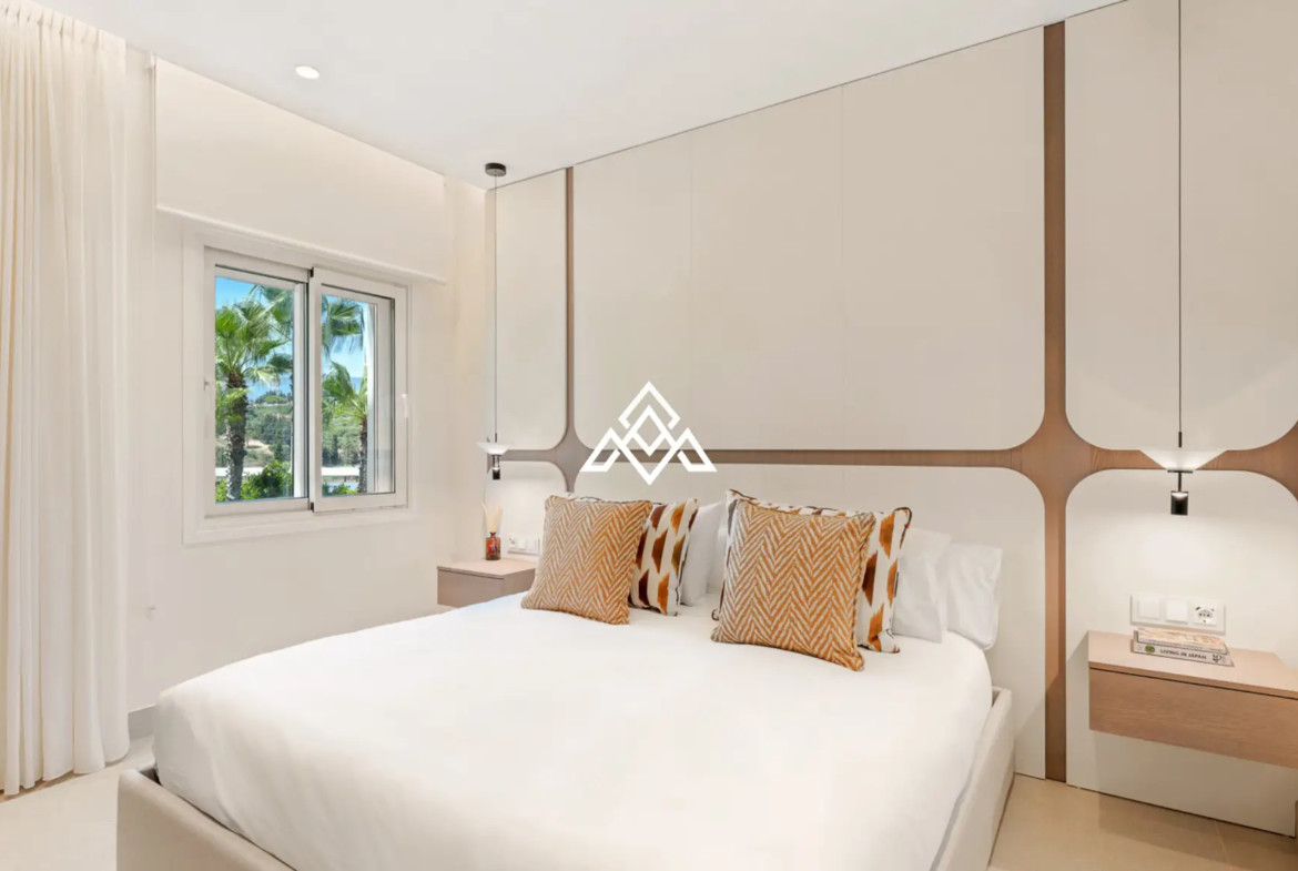 Beachfront Penthouse Bahia – Rooftop Terrace with Mediterranean Views