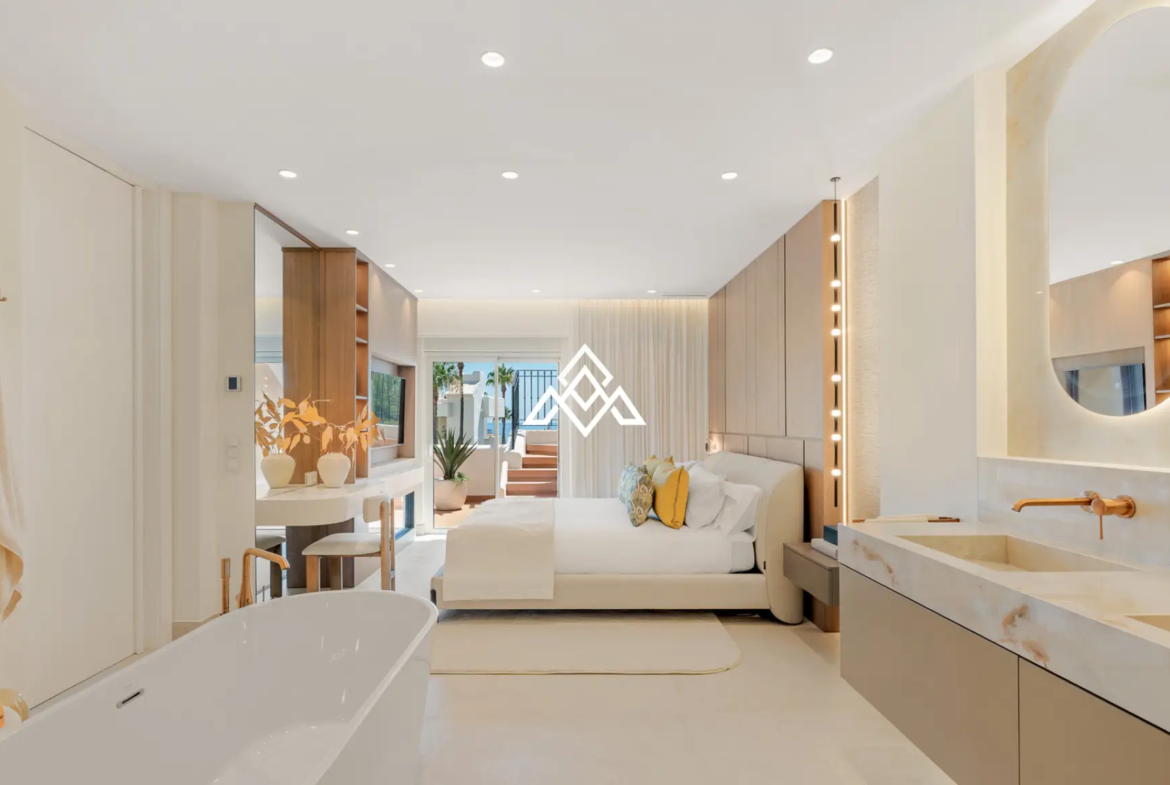 Beachfront Penthouse Bahia – Rooftop Terrace with Mediterranean Views