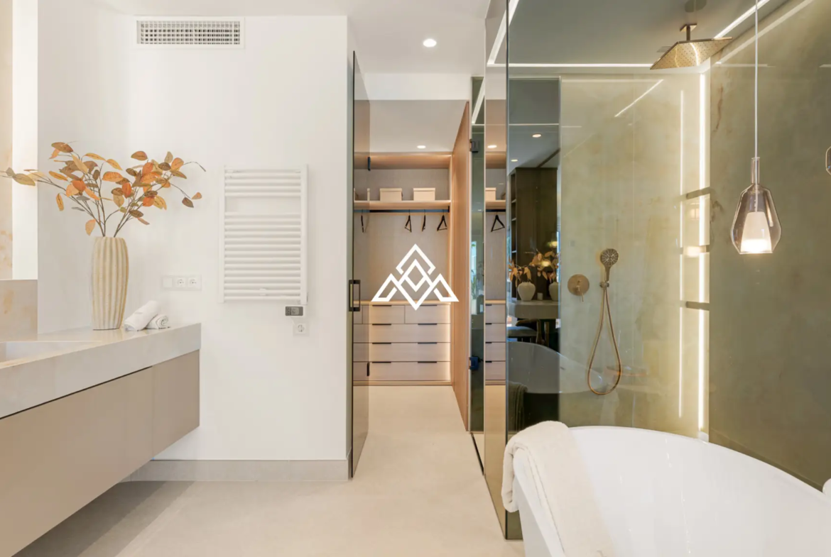 Beachfront Penthouse Bahia – Rooftop Terrace with Mediterranean Views