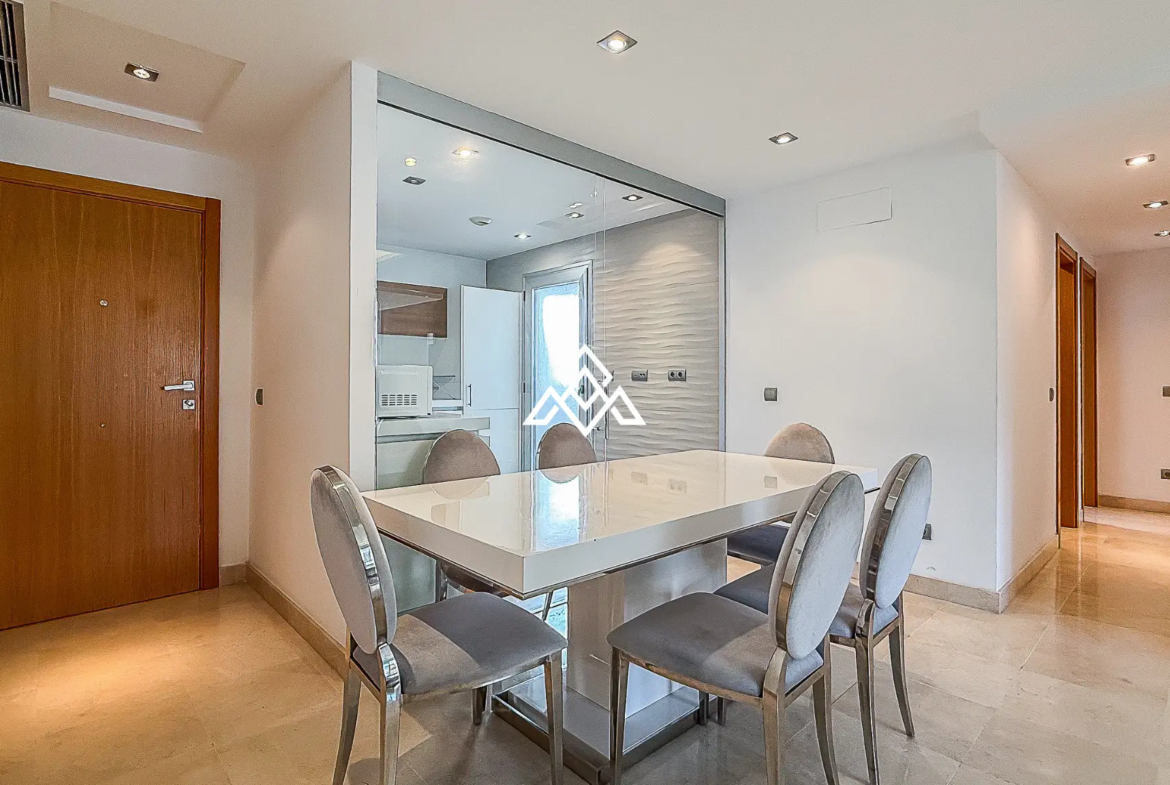 San Pedro penthouse duplex with solarium, terrace, and partial sea views near the boulevard