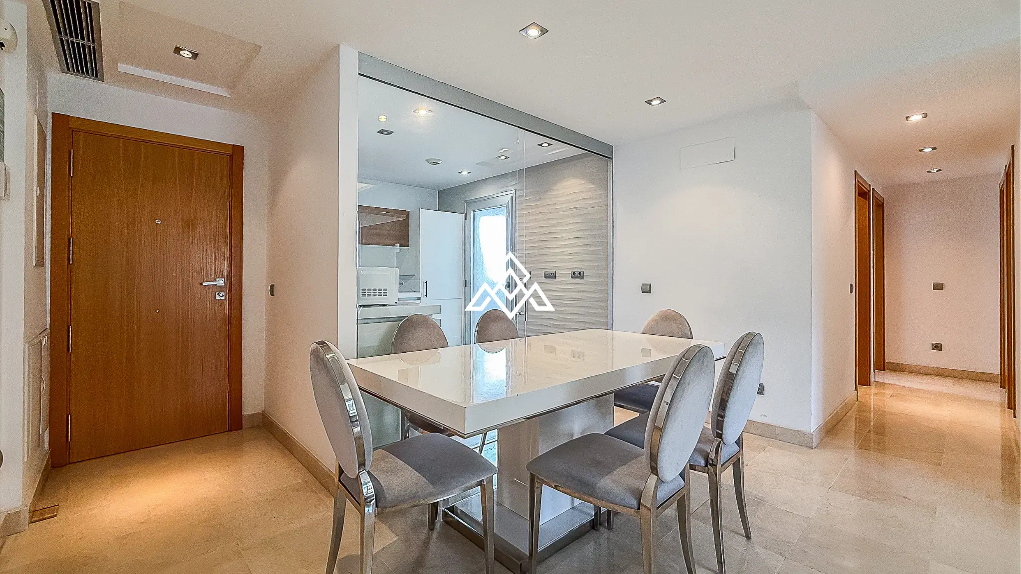 San Pedro penthouse duplex with solarium, terrace, and partial sea views near the boulevard