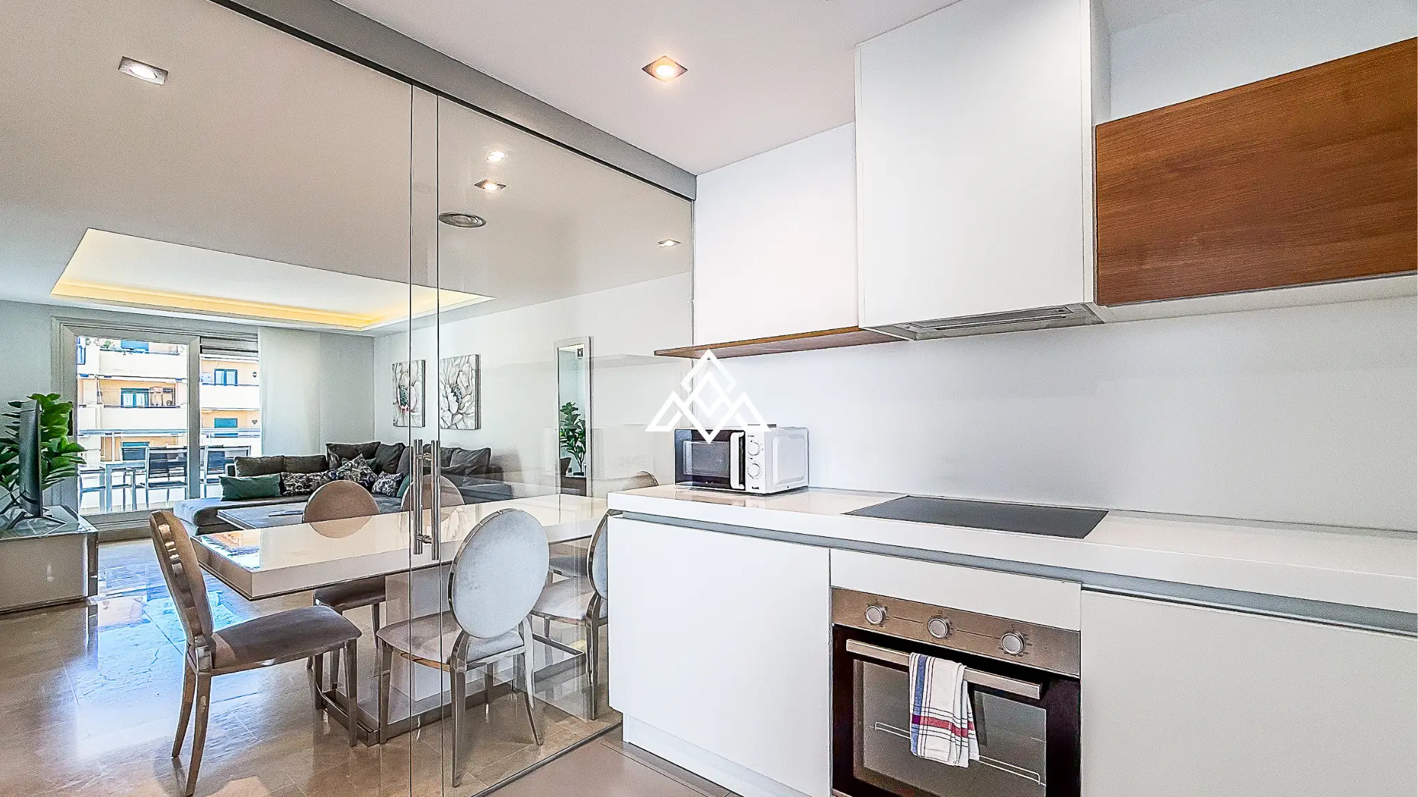 San Pedro penthouse duplex with solarium, terrace, and partial sea views near the boulevard