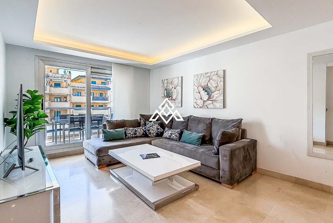 San Pedro penthouse duplex with solarium, terrace, and partial sea views near the boulevard