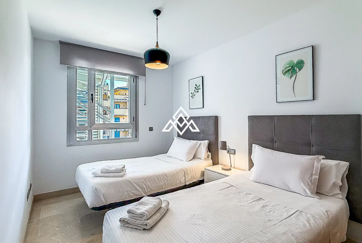 San Pedro penthouse duplex with solarium, terrace, and partial sea views near the boulevard