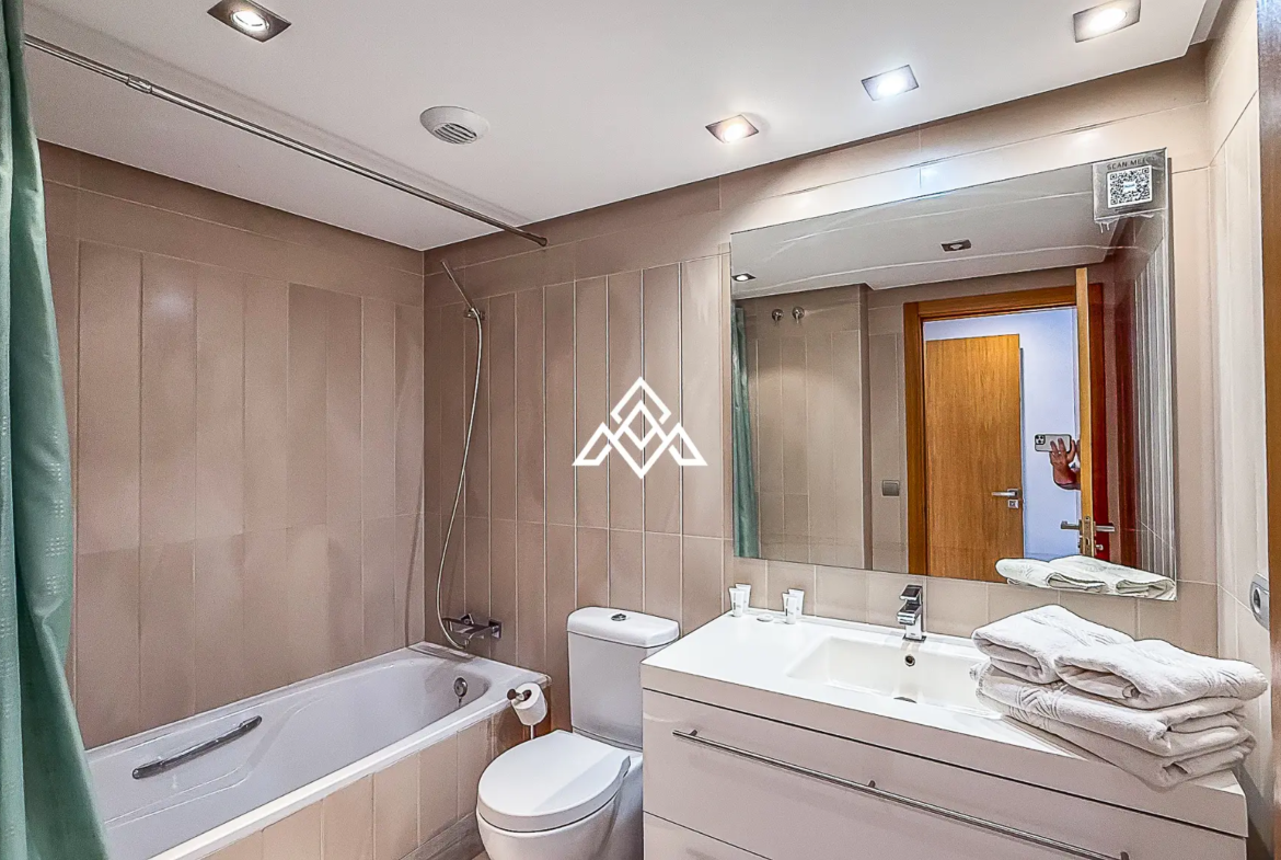 San Pedro penthouse duplex with solarium, terrace, and partial sea views near the boulevard