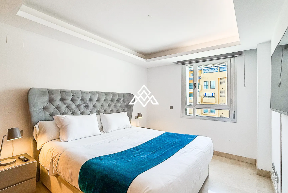 San Pedro penthouse duplex with solarium, terrace, and partial sea views near the boulevard