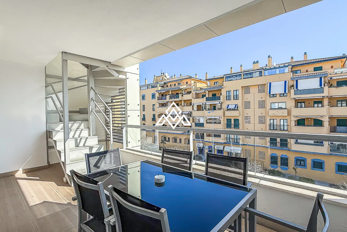 San Pedro penthouse duplex with solarium, terrace, and partial sea views near the boulevard
