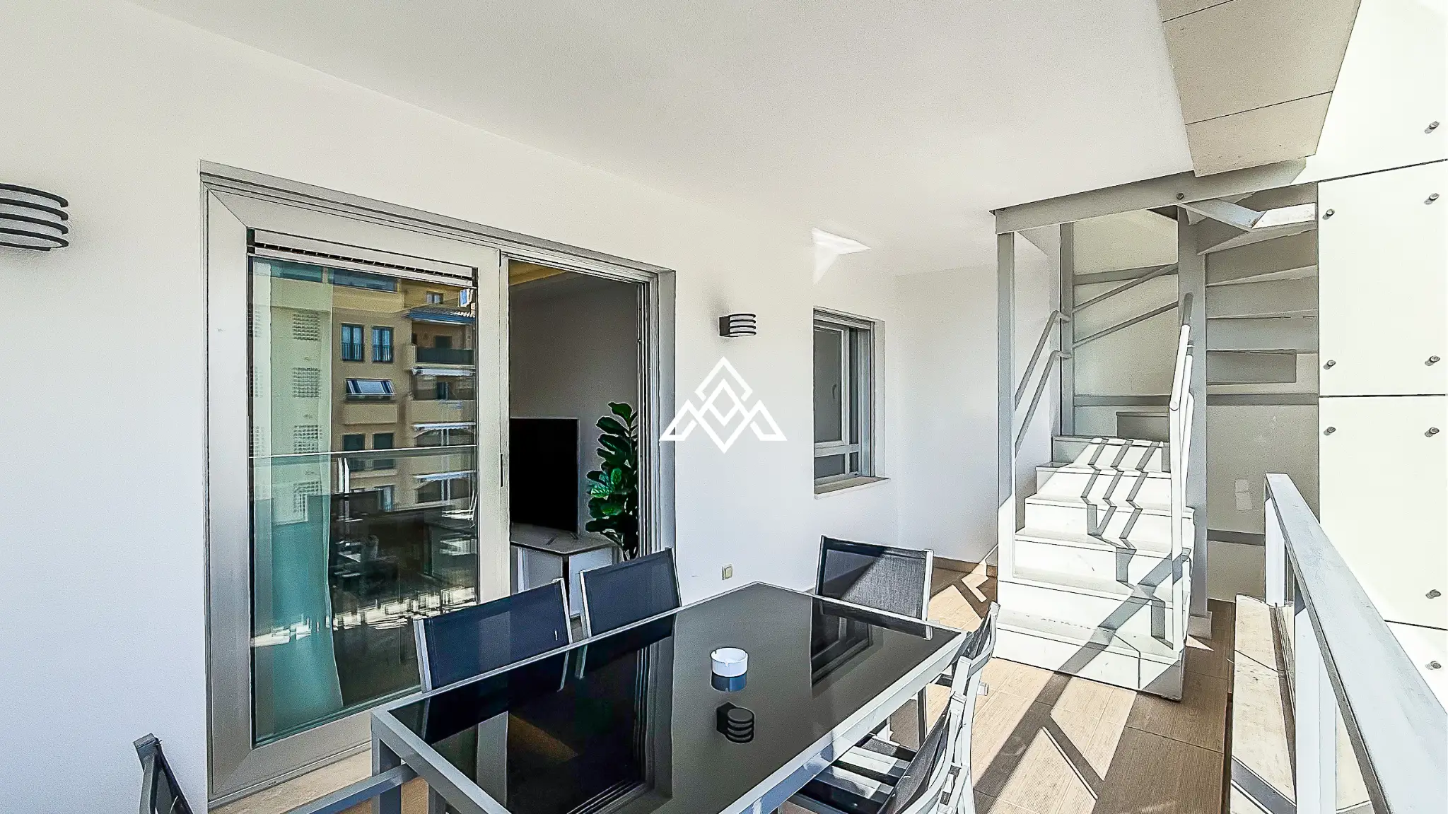 San Pedro penthouse duplex with solarium, terrace, and partial sea views near the boulevard
