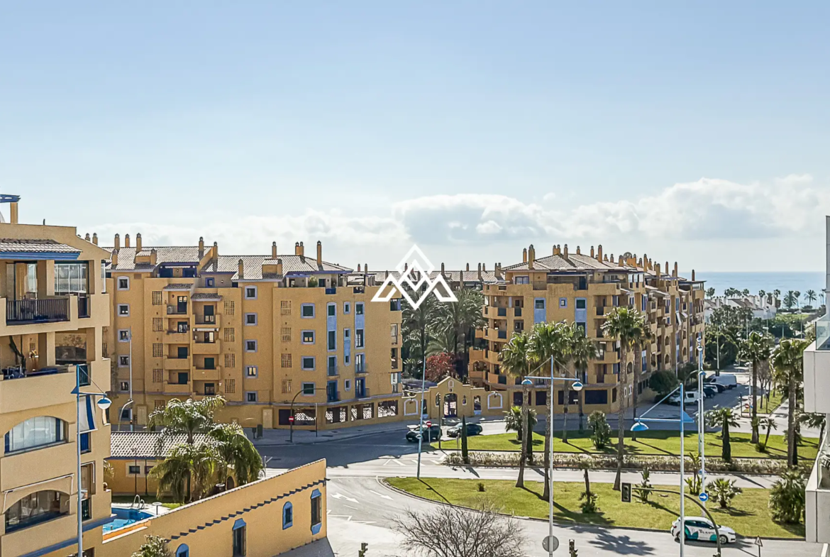 San Pedro penthouse duplex with solarium, terrace, and partial sea views near the boulevard