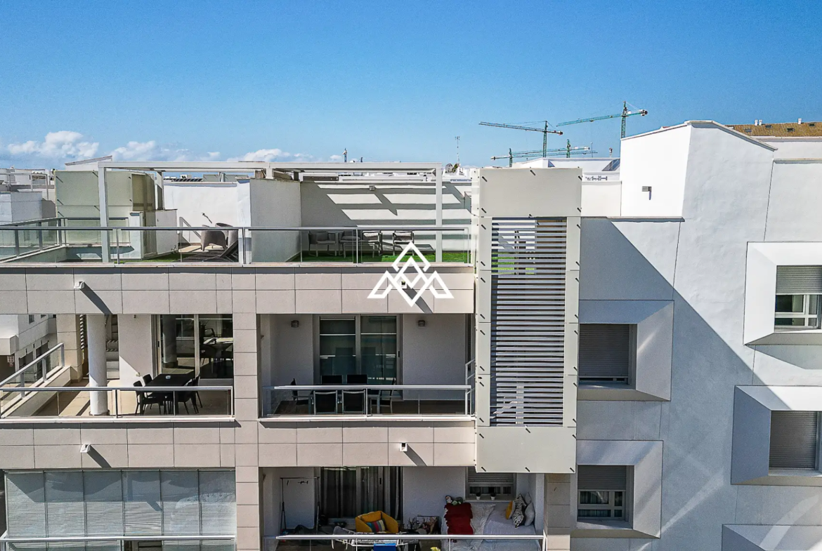 San Pedro penthouse duplex with solarium, terrace, and partial sea views near the boulevard