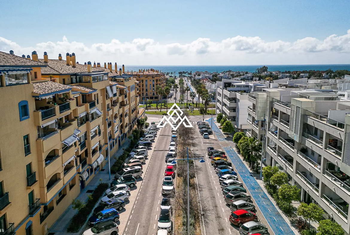 San Pedro penthouse duplex with solarium, terrace, and partial sea views near the boulevard