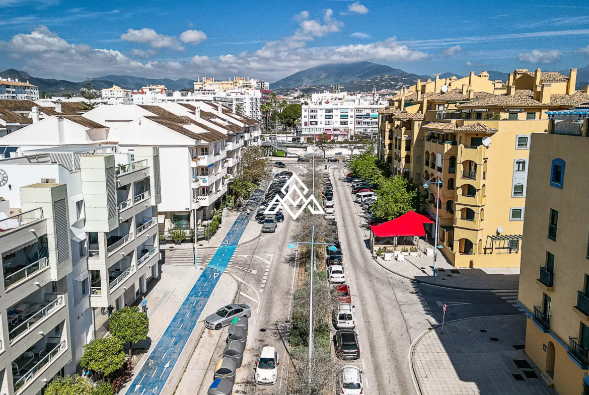 San Pedro penthouse duplex with solarium, terrace, and partial sea views near the boulevard