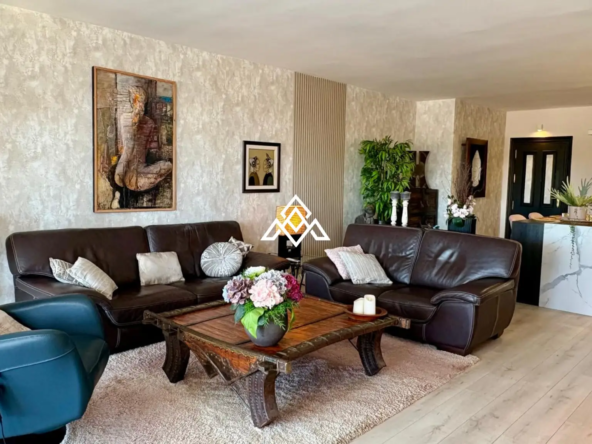 La Quinta Apartment with Mountain Views and Renovated Interiors