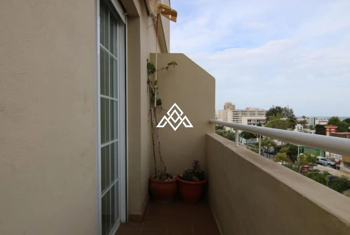 La Carihuela penthouse with terraces and sea views, Torremolinos