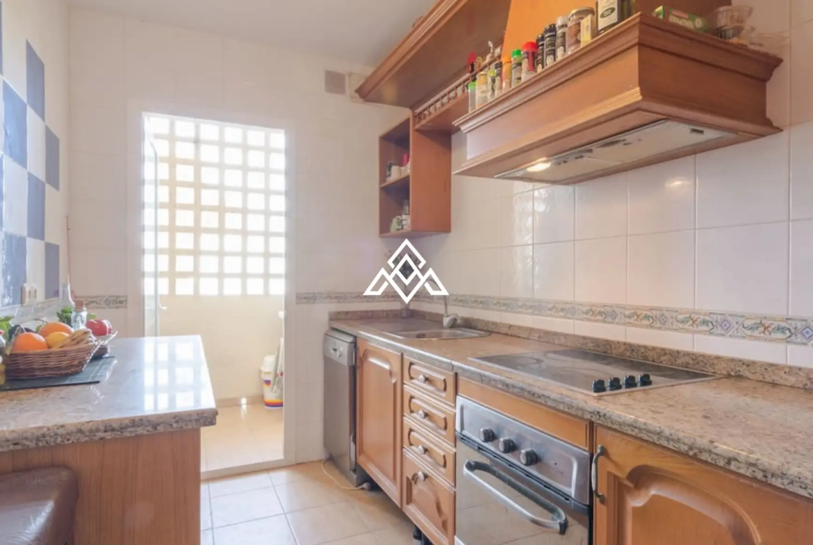 La Carihuela penthouse with terraces and sea views, Torremolinos