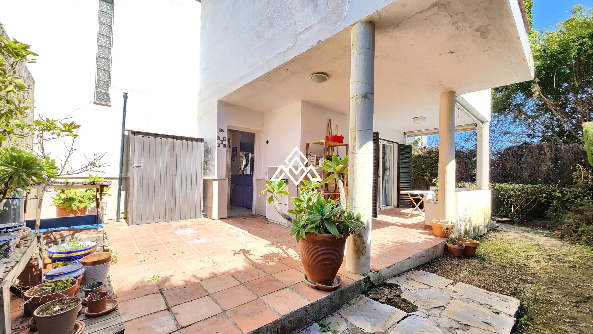 Corner Monte Biarritz townhouse with garden and terraces, near San Pedro