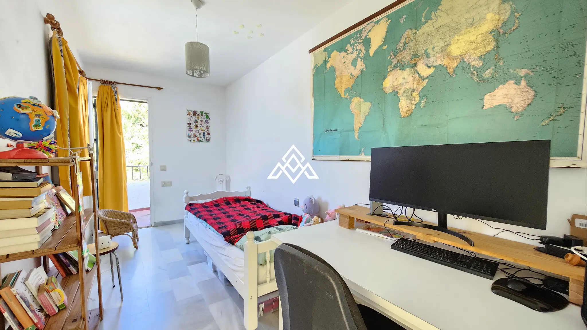 Corner Monte Biarritz townhouse with garden and terraces, near San Pedro