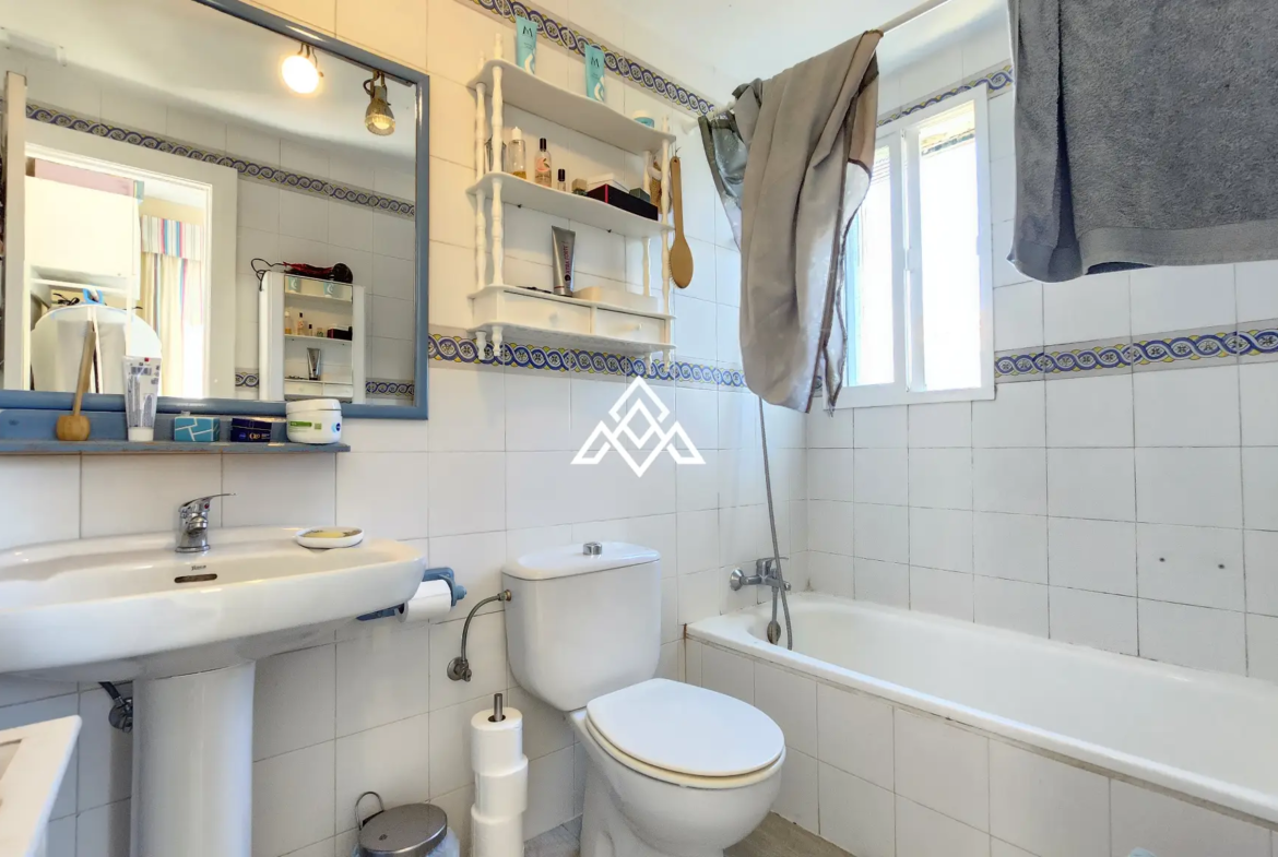 Corner Monte Biarritz townhouse with garden and terraces, near San Pedro