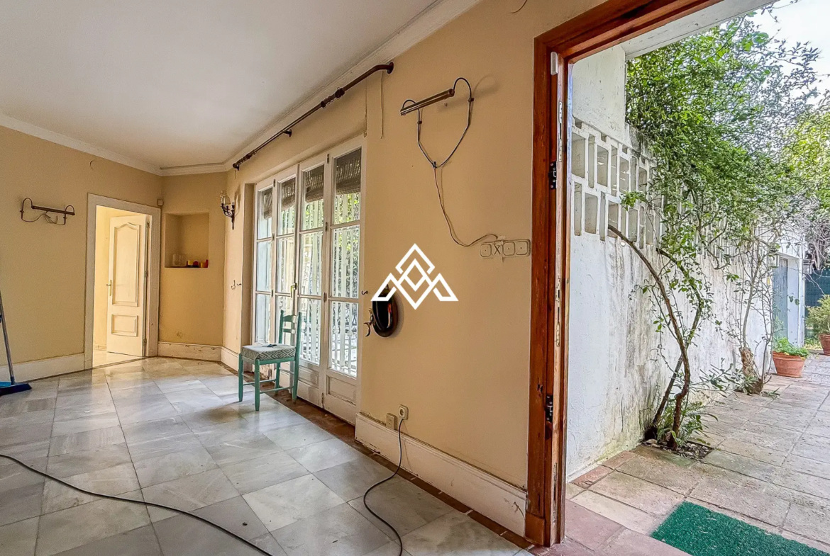 Casasola villa on large plot with private pool and garden near the beach