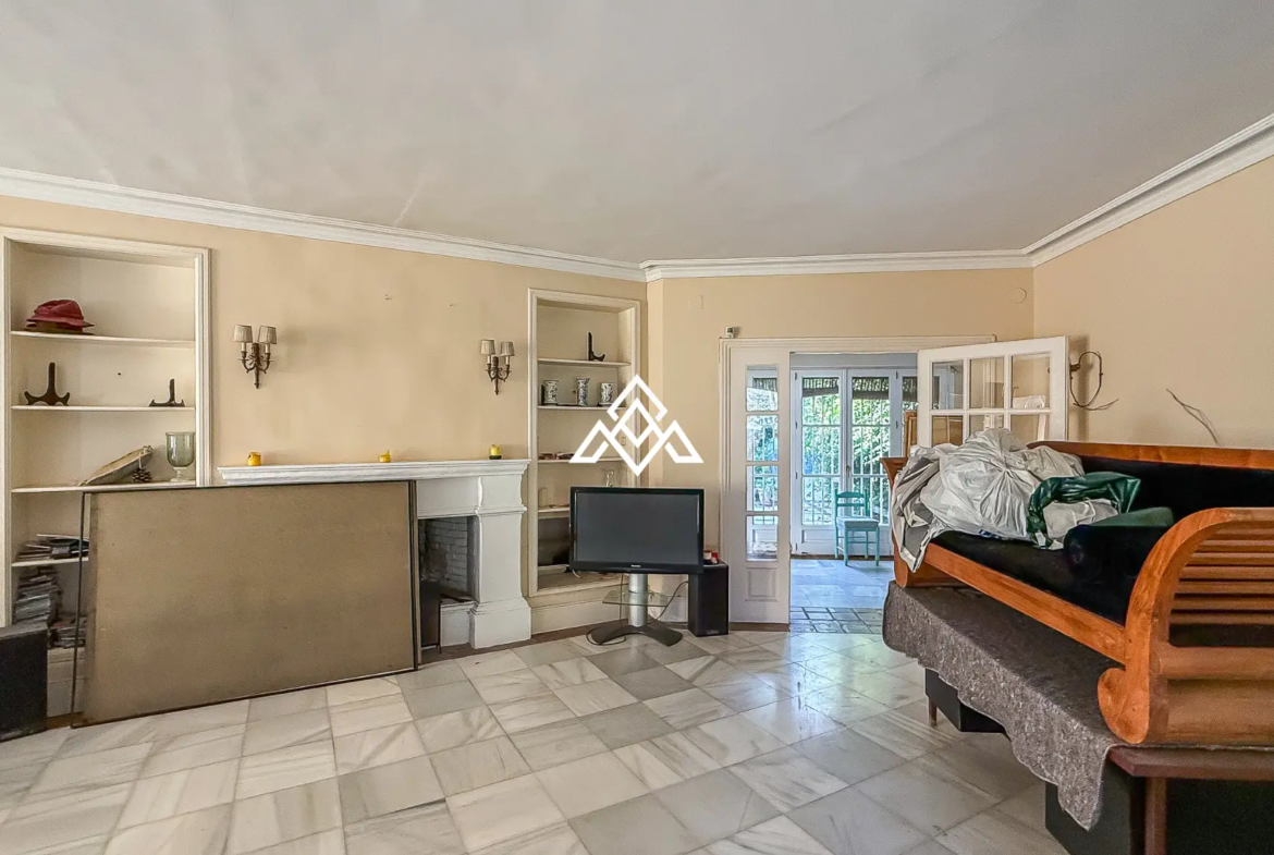 Casasola villa on large plot with private pool and garden near the beach