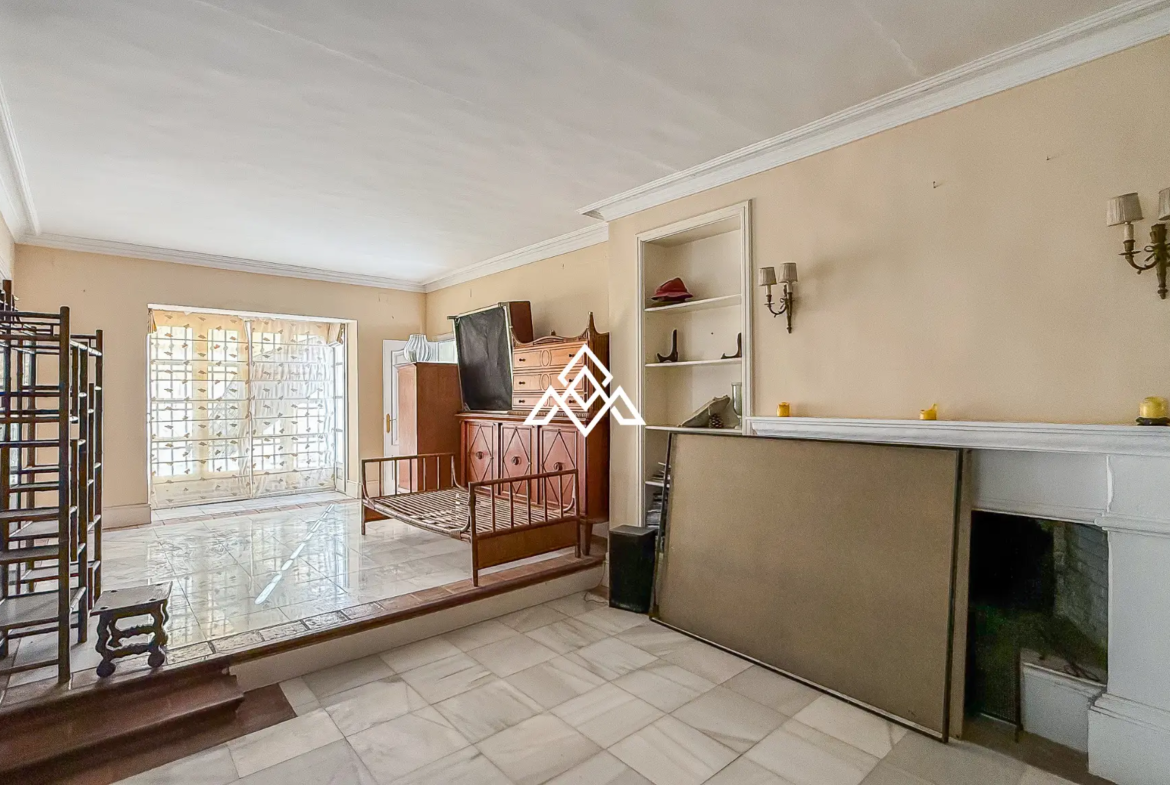 Casasola villa on large plot with private pool and garden near the beach