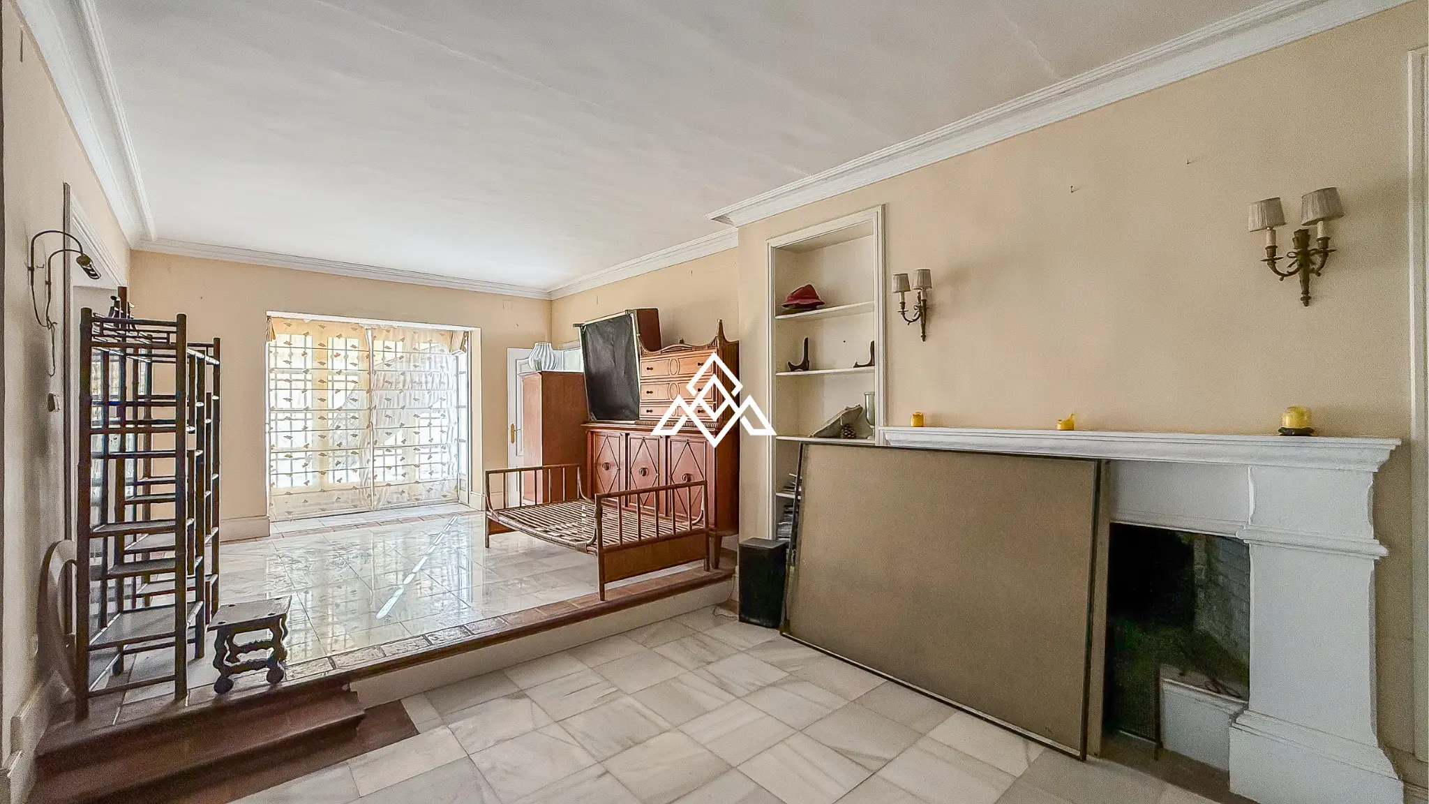 Casasola villa on large plot with private pool and garden near the beach