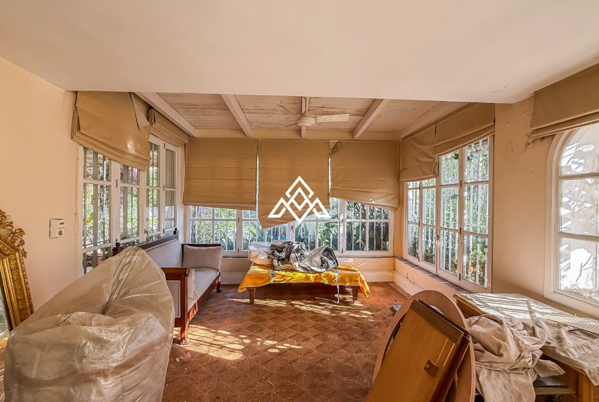 Casasola villa on large plot with private pool and garden near the beach