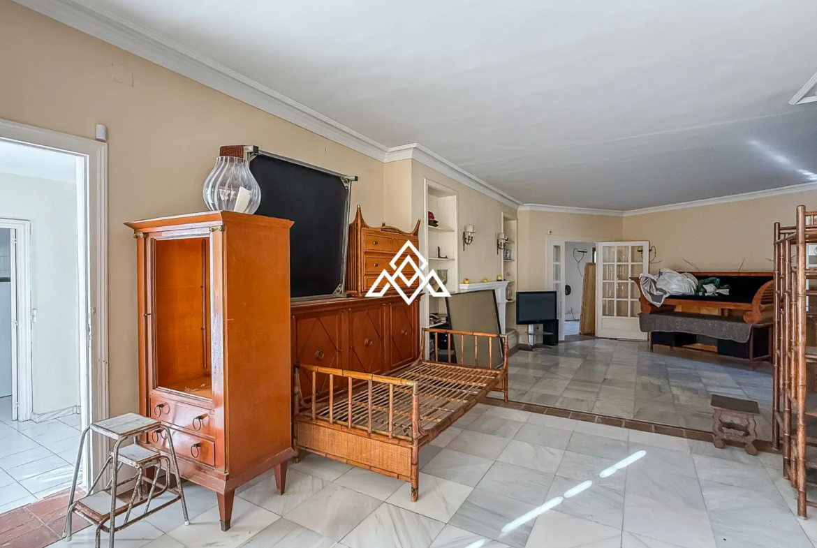 Casasola villa on large plot with private pool and garden near the beach