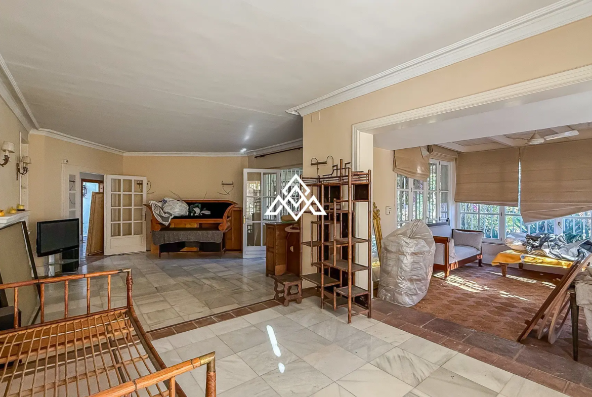 Casasola villa on large plot with private pool and garden near the beach