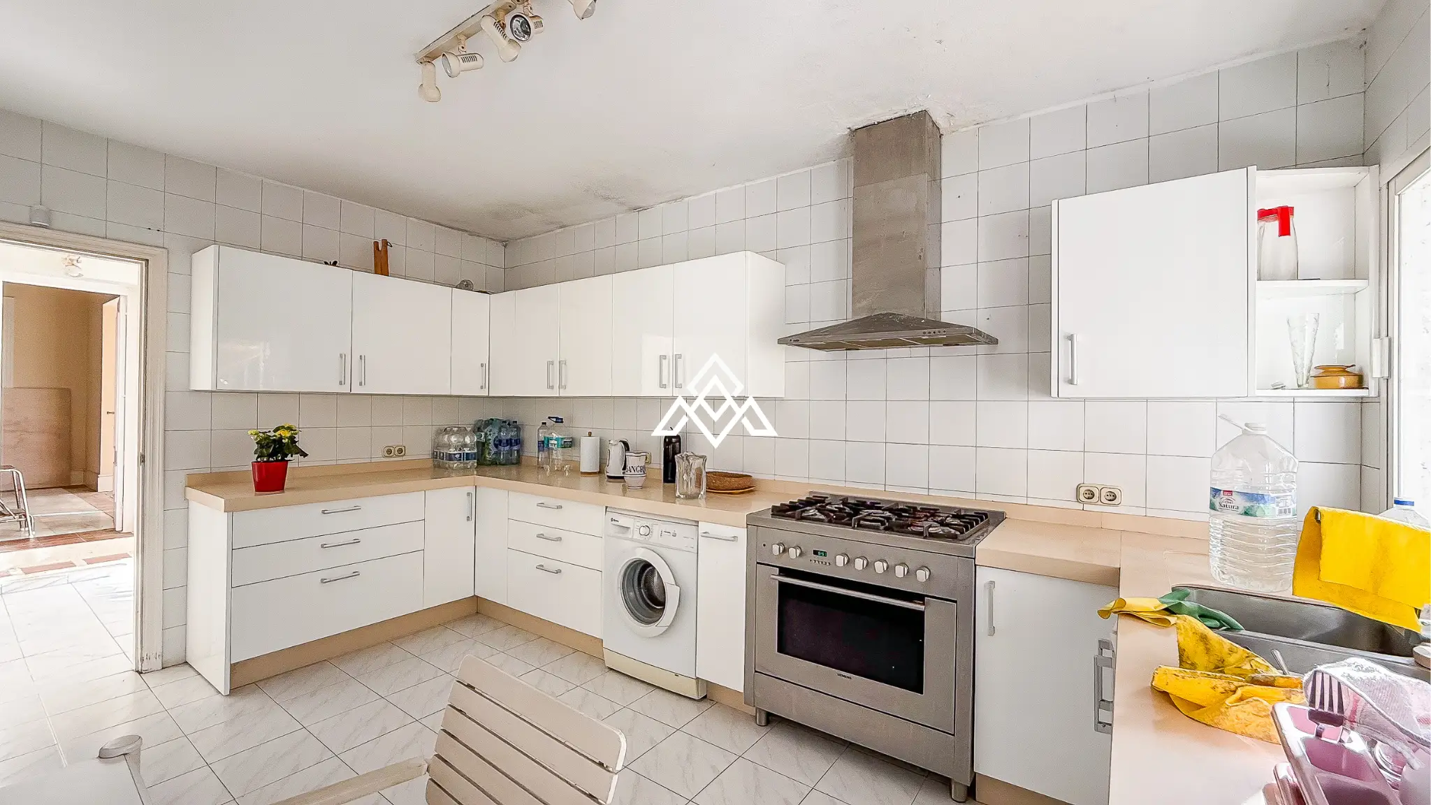 Casasola villa on large plot with private pool and garden near the beach