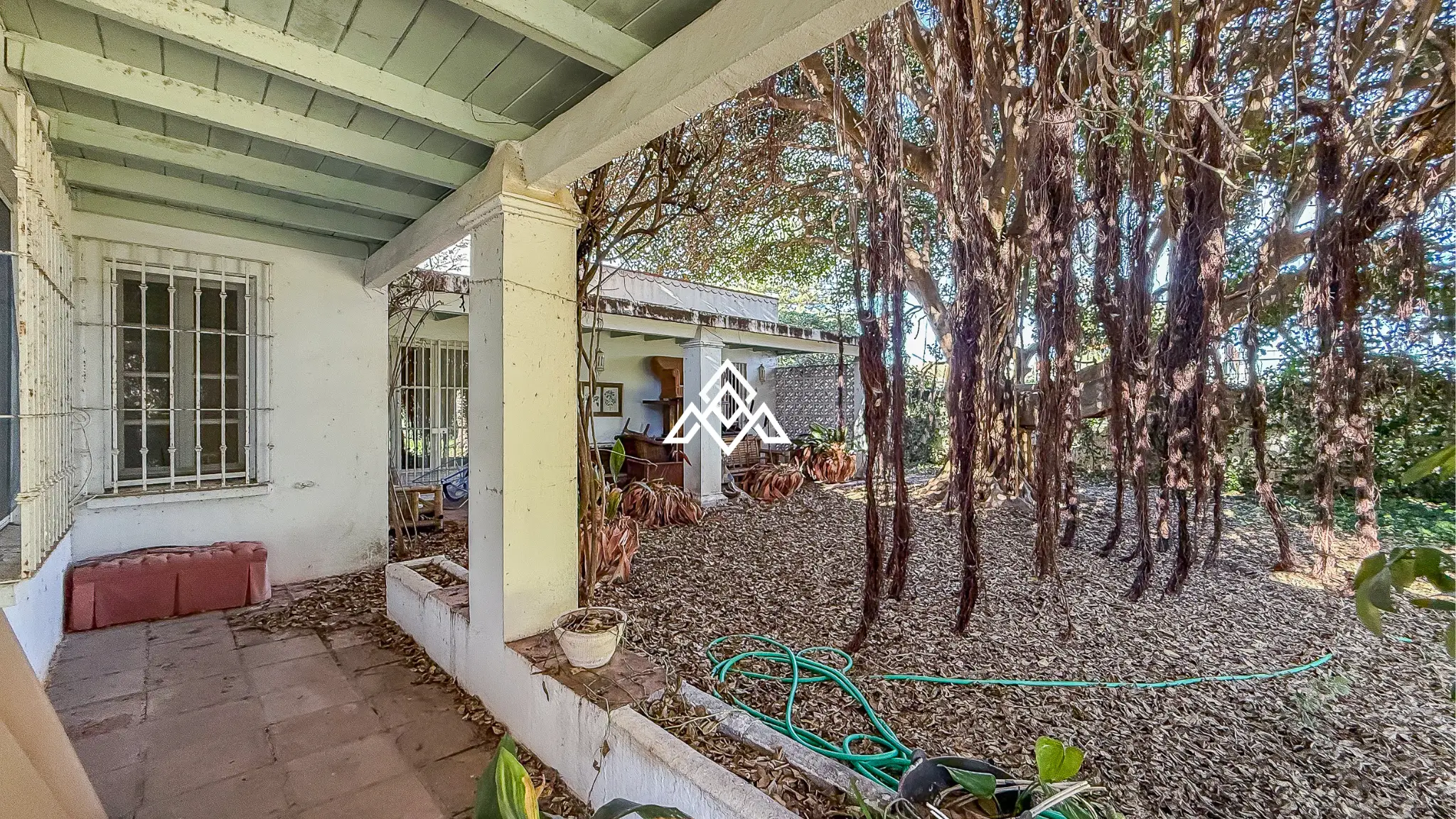 Casasola villa on large plot with private pool and garden near the beach