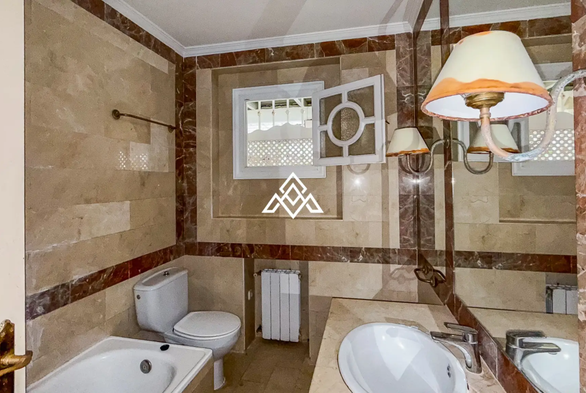 Casasola villa on large plot with private pool and garden near the beach